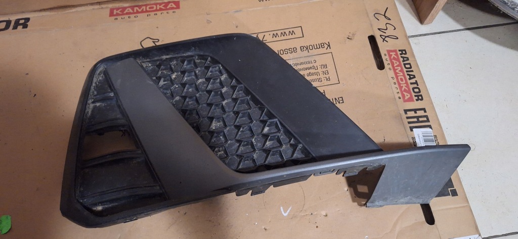 Купити Права решітка бампера audi a1 - 82a807682a