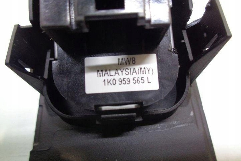 фото №9, Кнопка керування вікон задніх правих двері vw passat b7 362