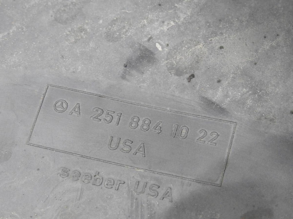 фото №6, Підкрилок правий перед mercedes r w251 a2518841022