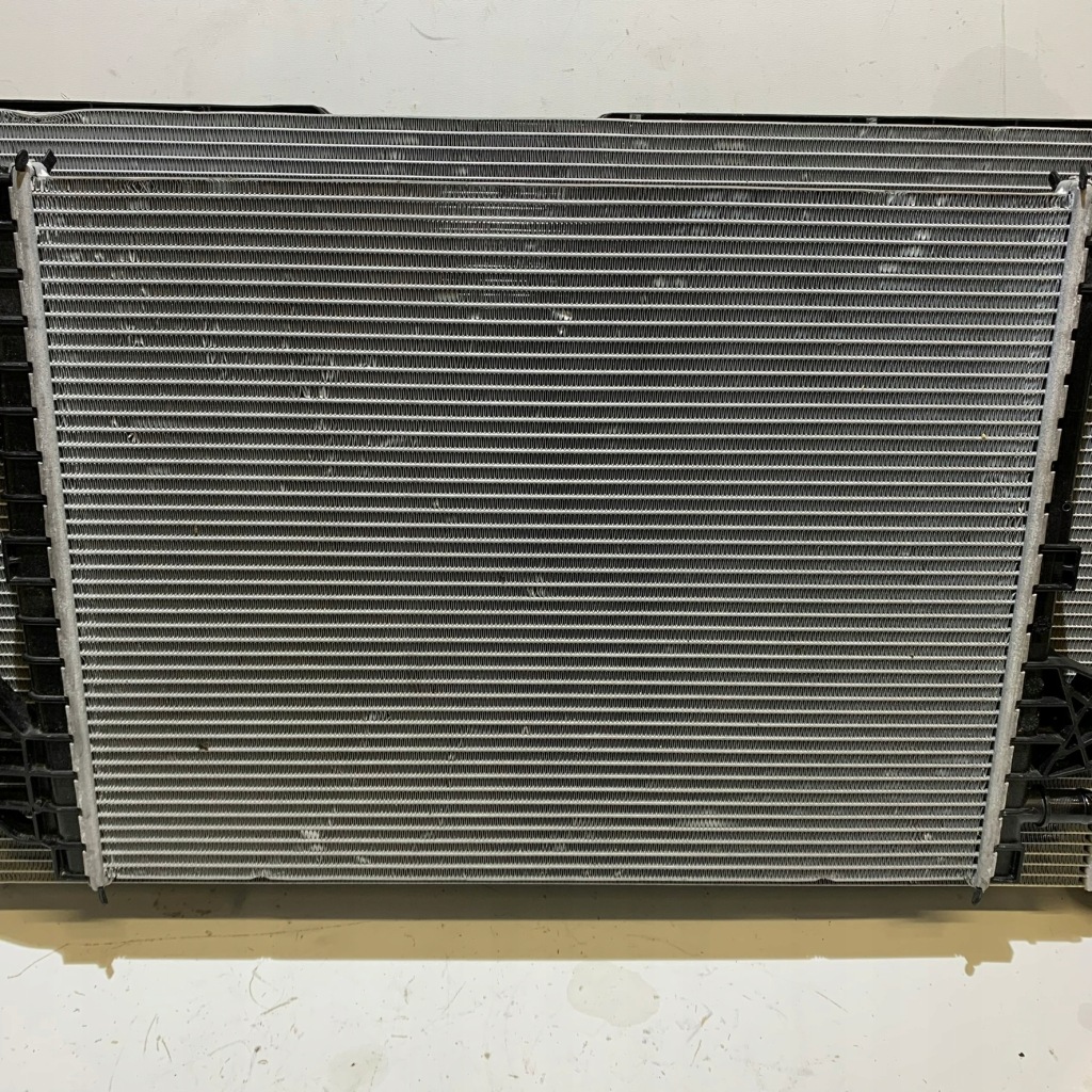 Dacia duster 3 1.2 радиатор 214814206r 214100473r 921001553r 214575899r с Разборки
