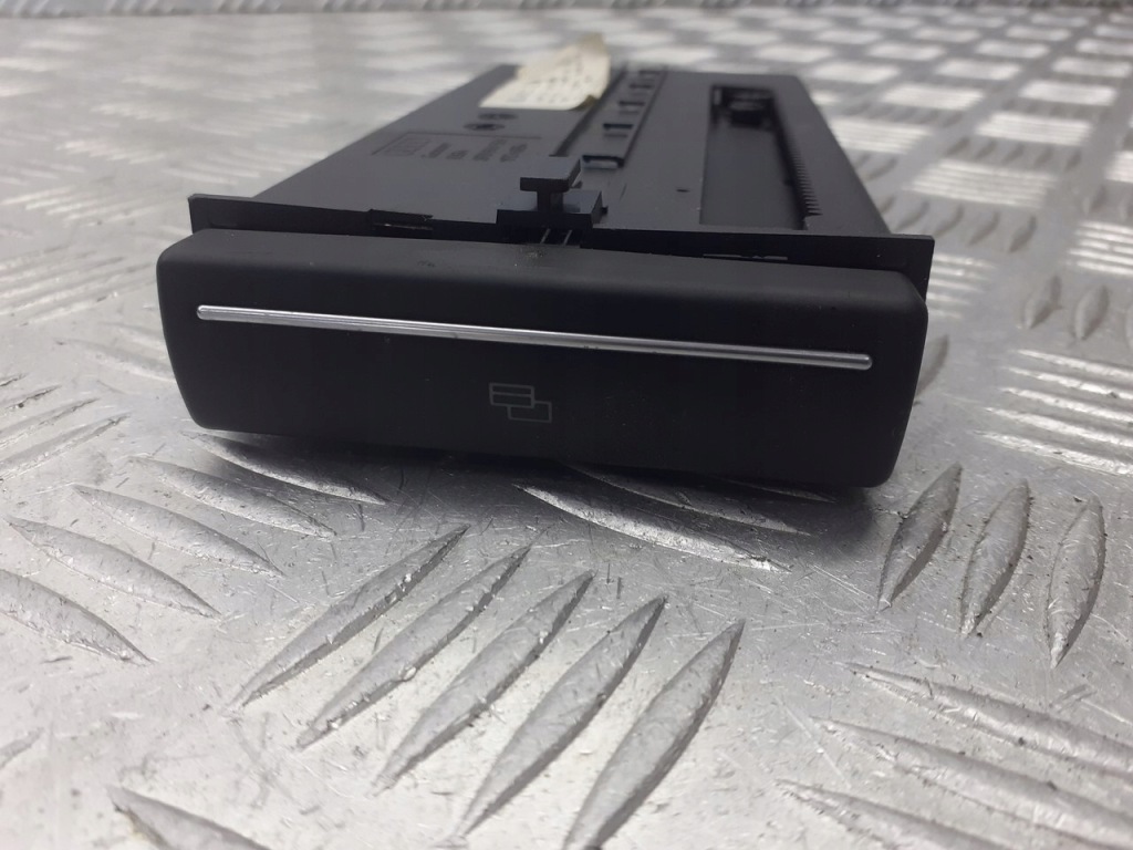 фото №1, Полка бардачок audi a3 8p 1.6 mpi 8p0941651