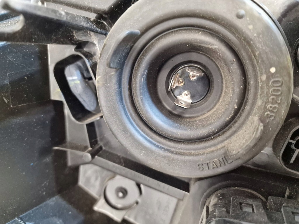 фото №15, Mitsubishi space star фара левый лампа левая 8301d445