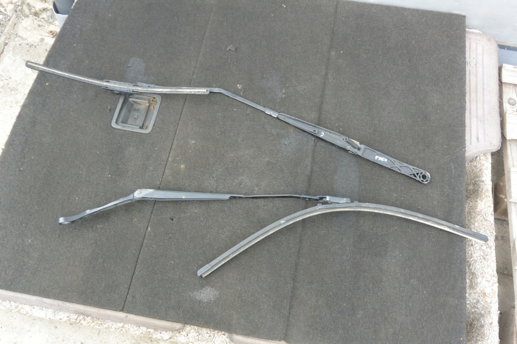 Важіль двірники комплект  tesla model s 12-16 eu Недорого