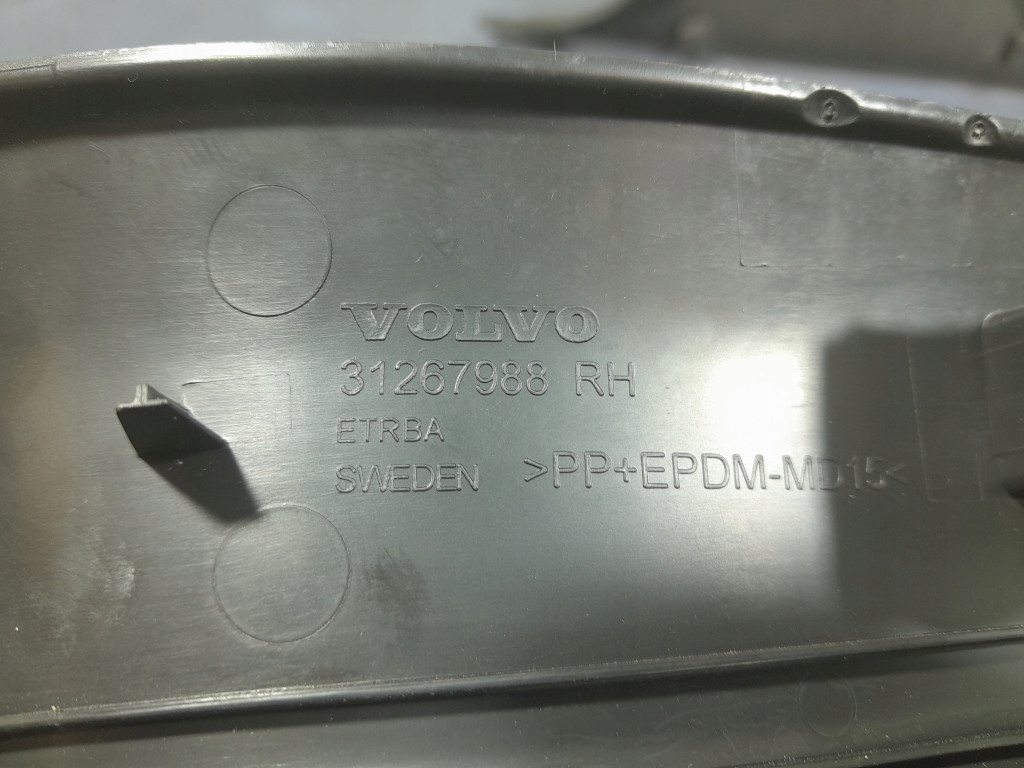 фото №10, Volvo v40 ii комплект защита боковых bok правый 31102352