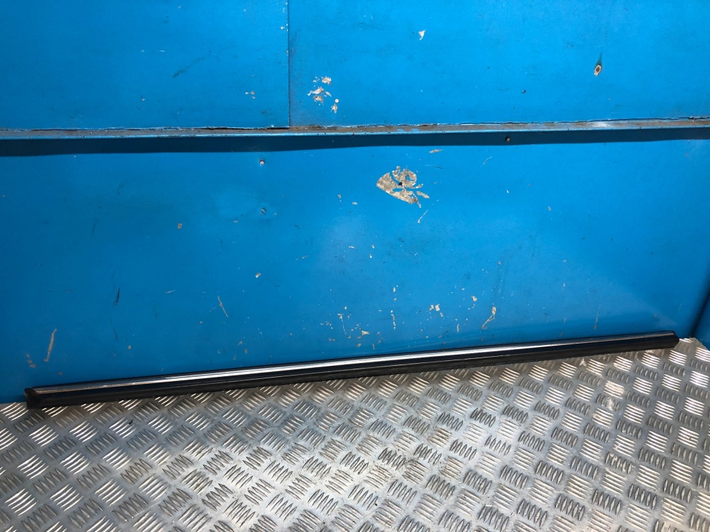 Купити Mercedes sl r107 молдинг двері лівий перед ліва передня