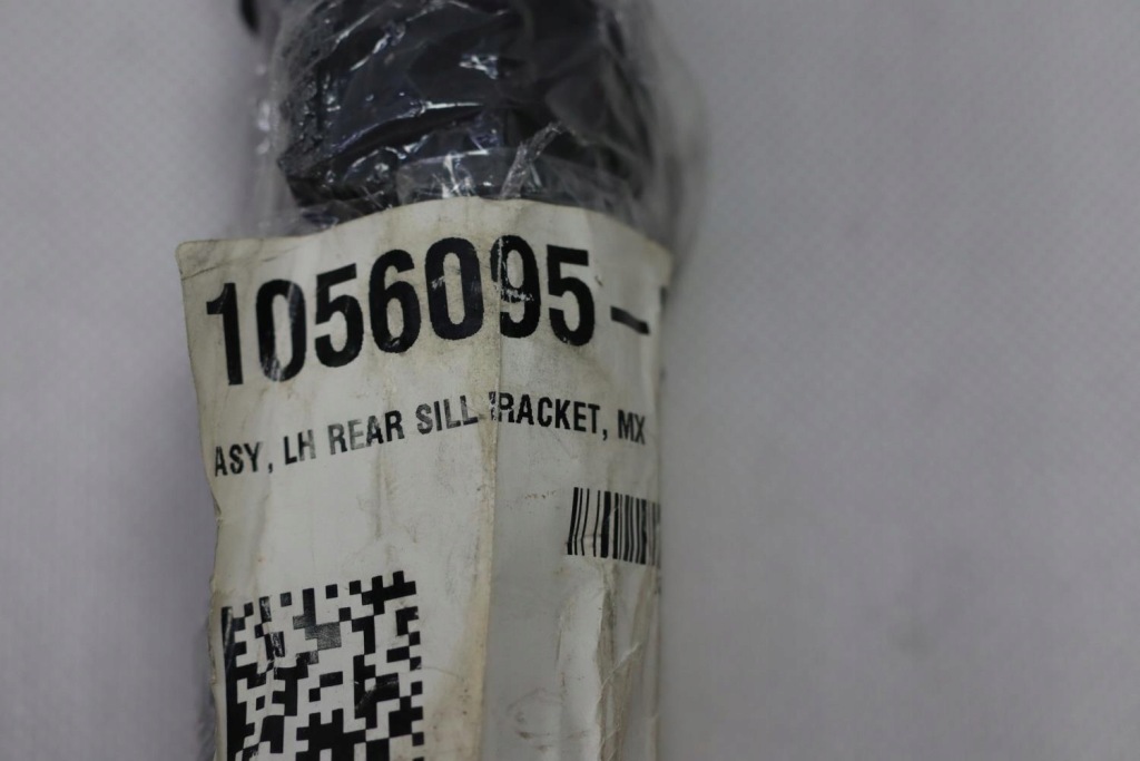 Tesla model x кронштейн поріг дверей задня ліва Оригінал