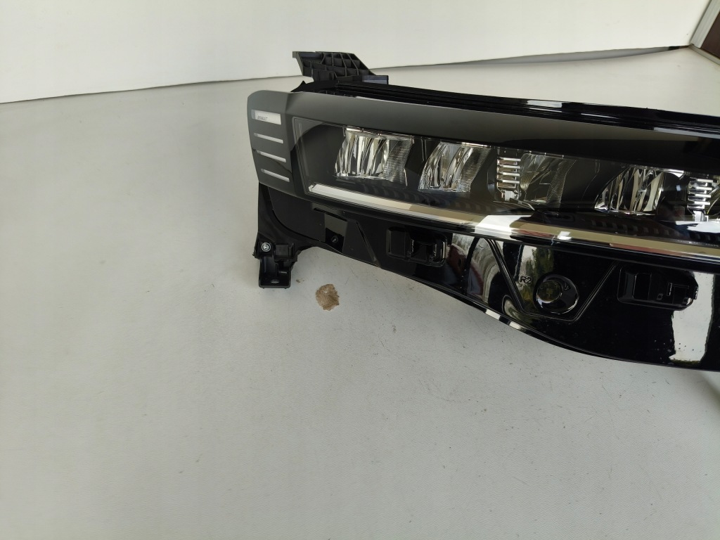 Лампа правая фара renault megane v e-tech full led Цена