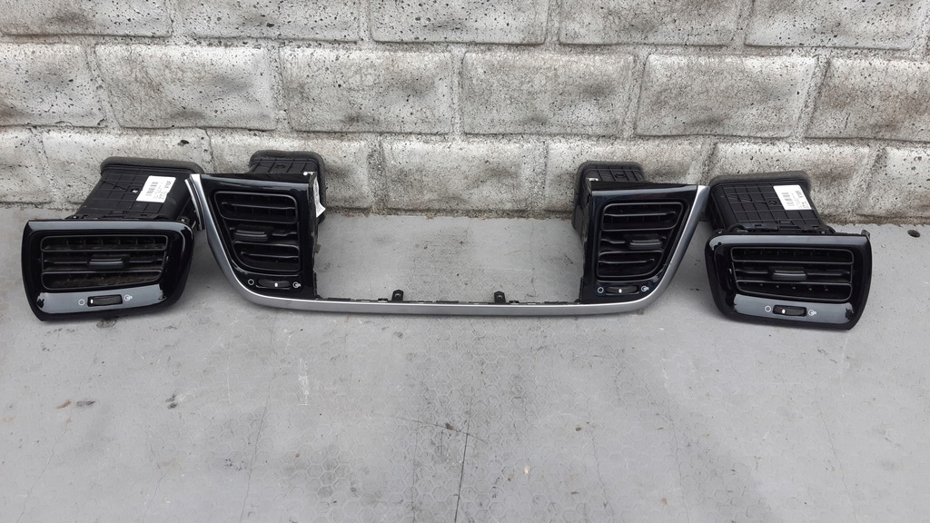 фото №1, Kia rio iv v 17- решётка обдув молдинг радио