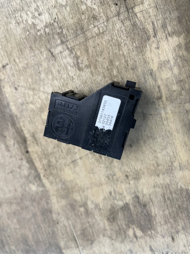 фото №3, Alfa romeo giulia кнопка открывания крышки