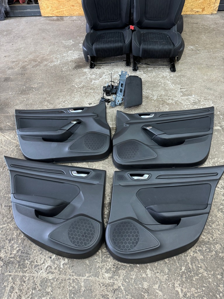 фото №9, Сидіння сидіння заднє сидіння обшивки renault megane iv hb комплект