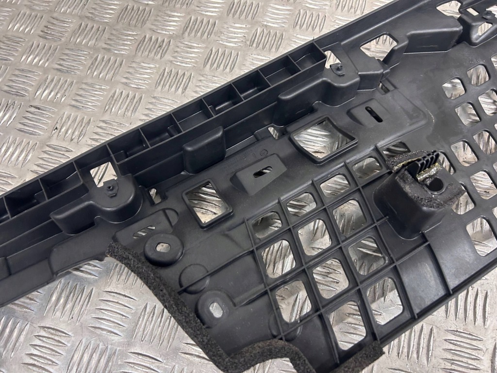 Другая часть салона правая сторона tesla model x 104806400e с Разборки