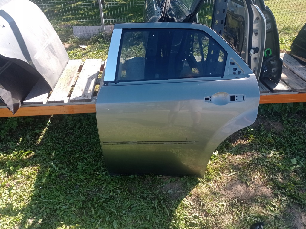 Купить Chrysler 300c дверь левое  задняя