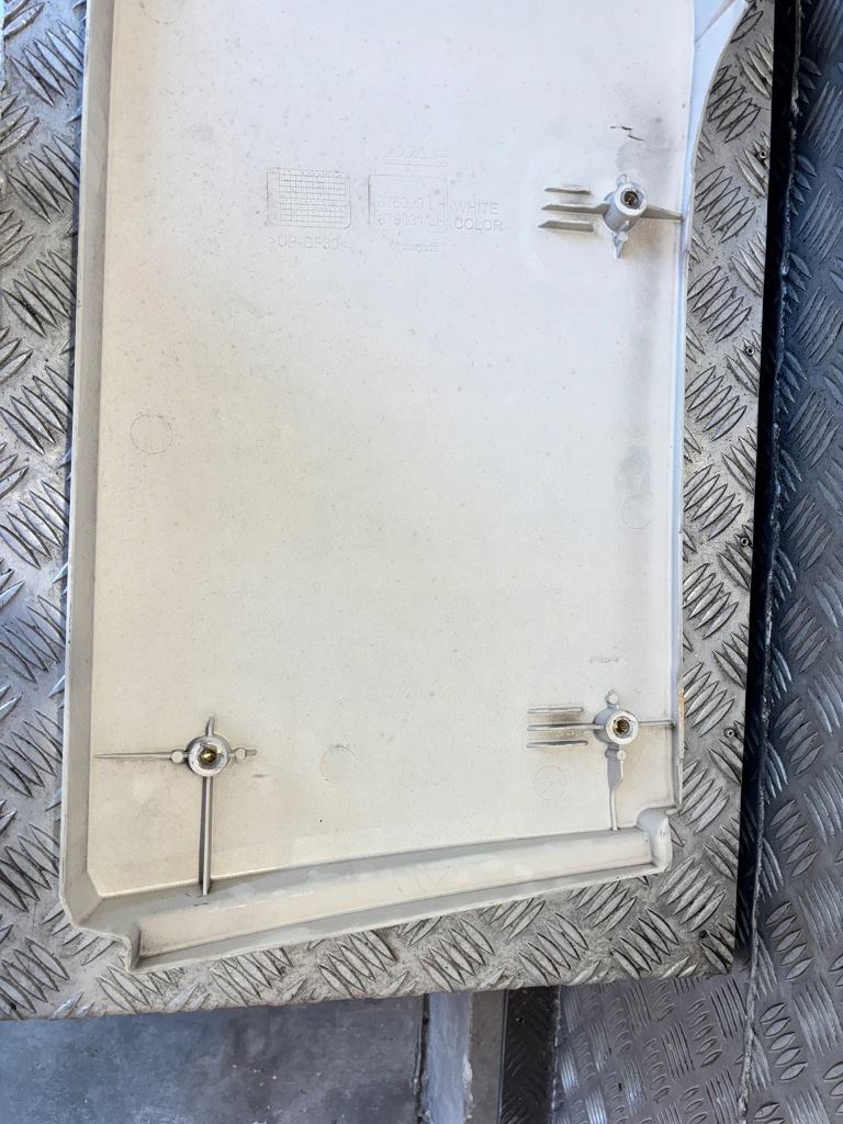 Daf xf спойлер закабінний вітровик захист ліва 1876029lh в Україні