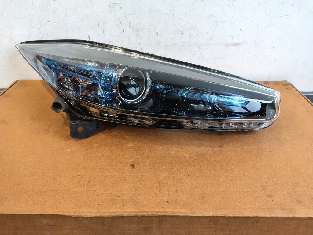 Купить Фара renault zoe лампа правая европа 260108268r идеальное состояние