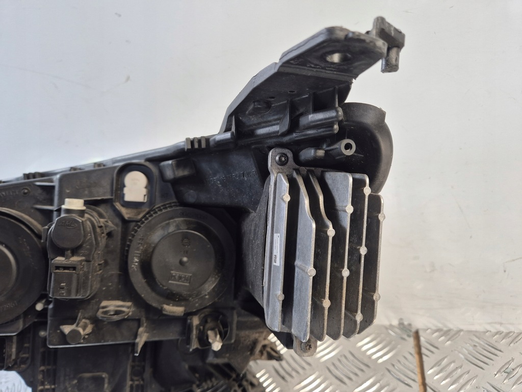 фото №10, Лампа правая перед 260100141r renault megane iv