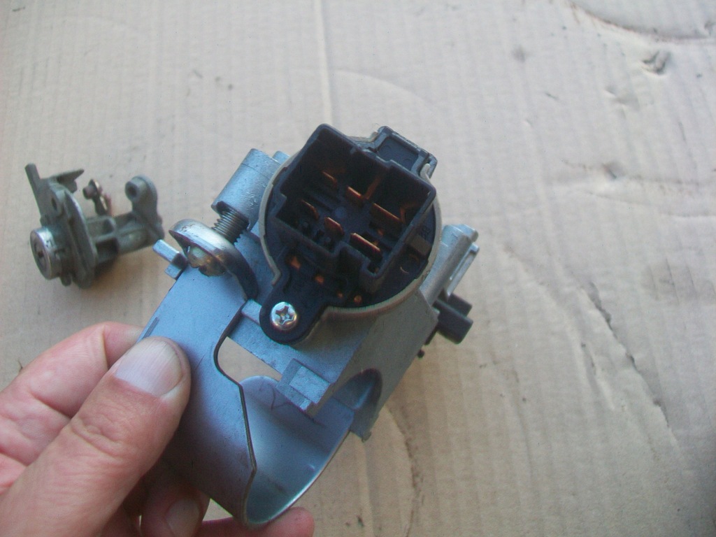 фото №6, Замок зажигания вкладыши ключ mazda 2 dy