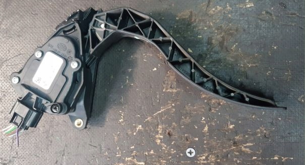 фото №1, Renault clio captur педаль газу 180029347r europa