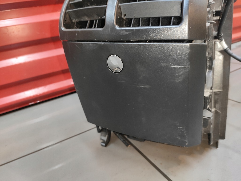 фото №7, Mercedes r-klasa w251 подстаканник бардачок туннель na кружки oryg хороший