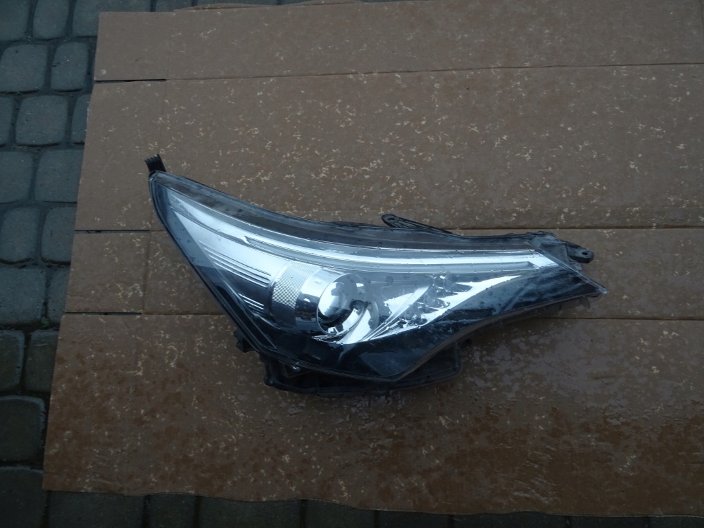 фото №1, Toyota avensis t29 лампа права звичайна лінза led