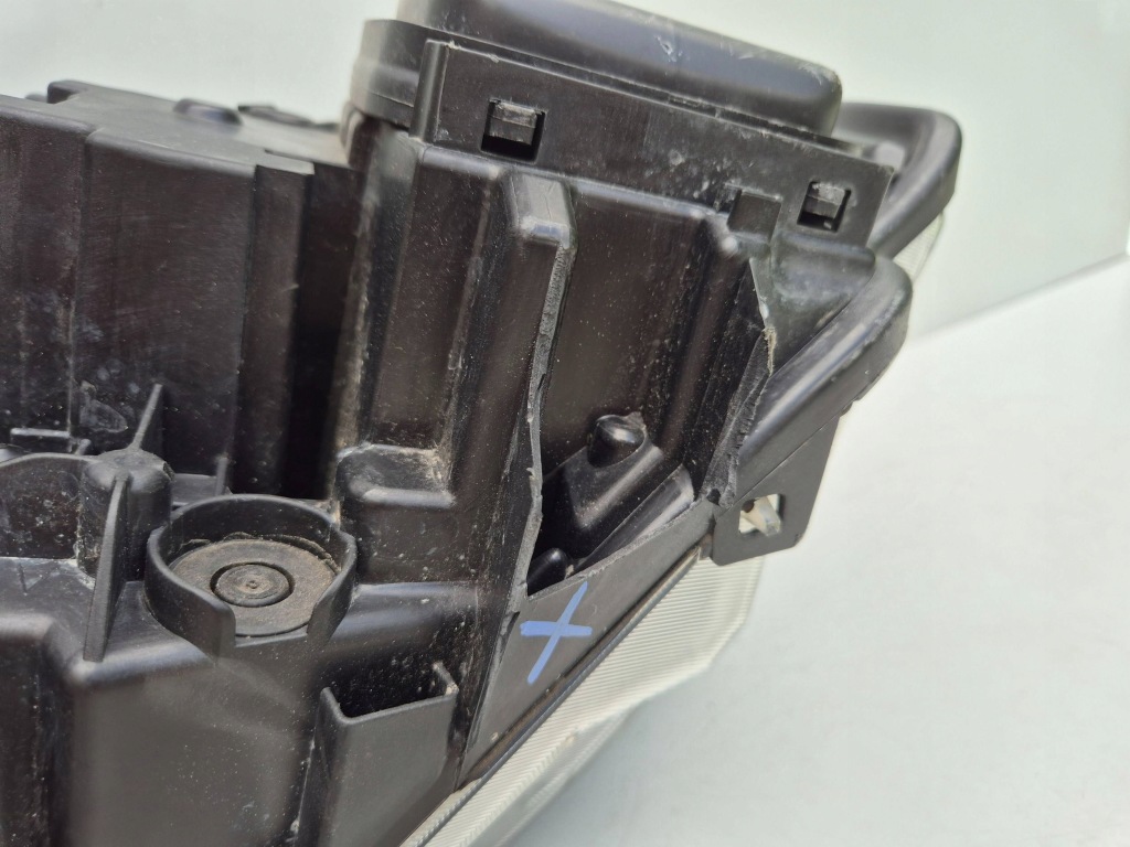 Купить Iveco stralis 10r050081 led правая лампа передняя