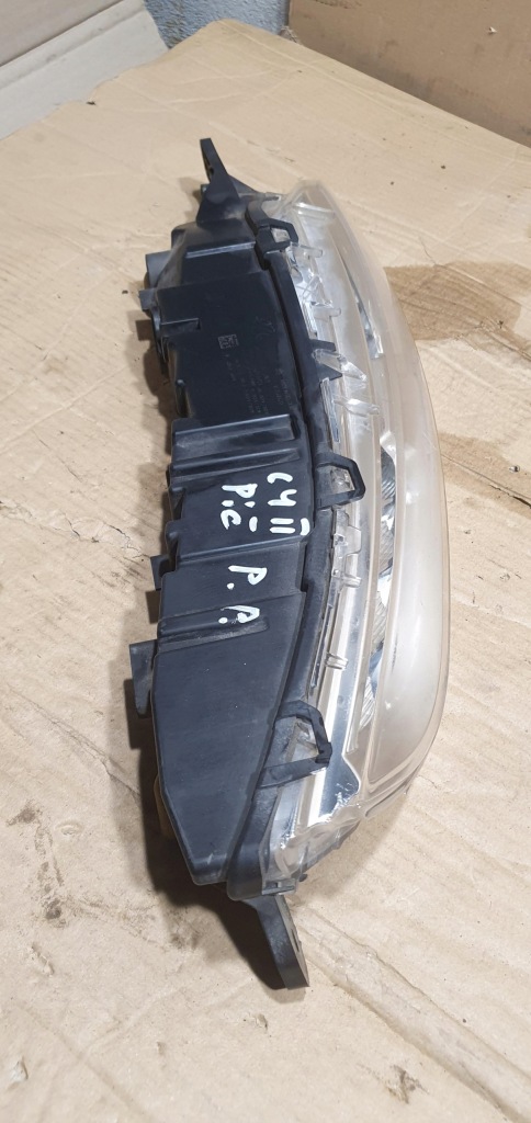 Купити Фара led drl правий перед citroen c4 picasso 2 9676036480