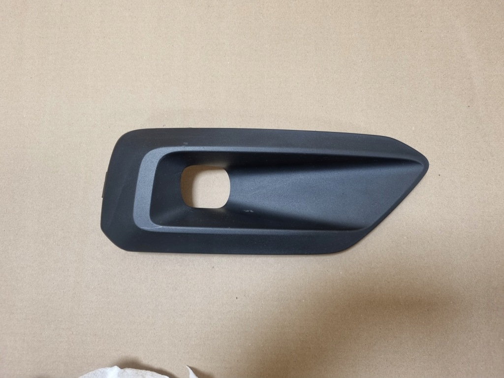 фото №1, Volvo xc40 решітка бампера протитуманної фари правий перед 31449344