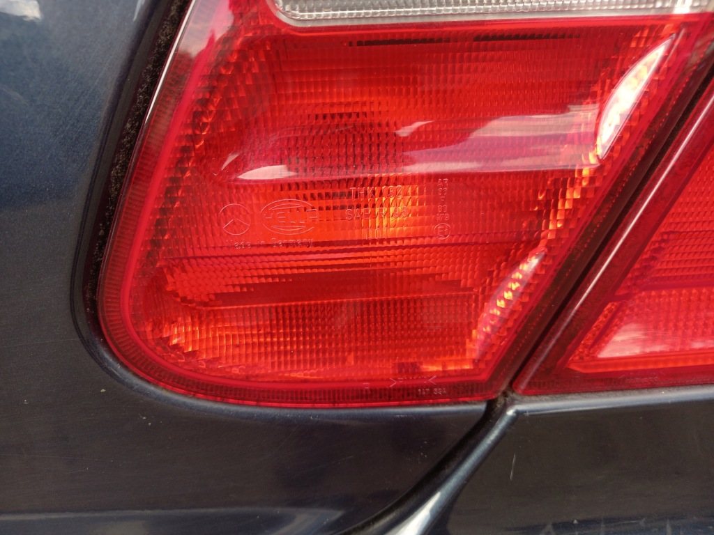 фото №4, Mercedes clk c208 w208 лампа правый задняя правая крышка багажника