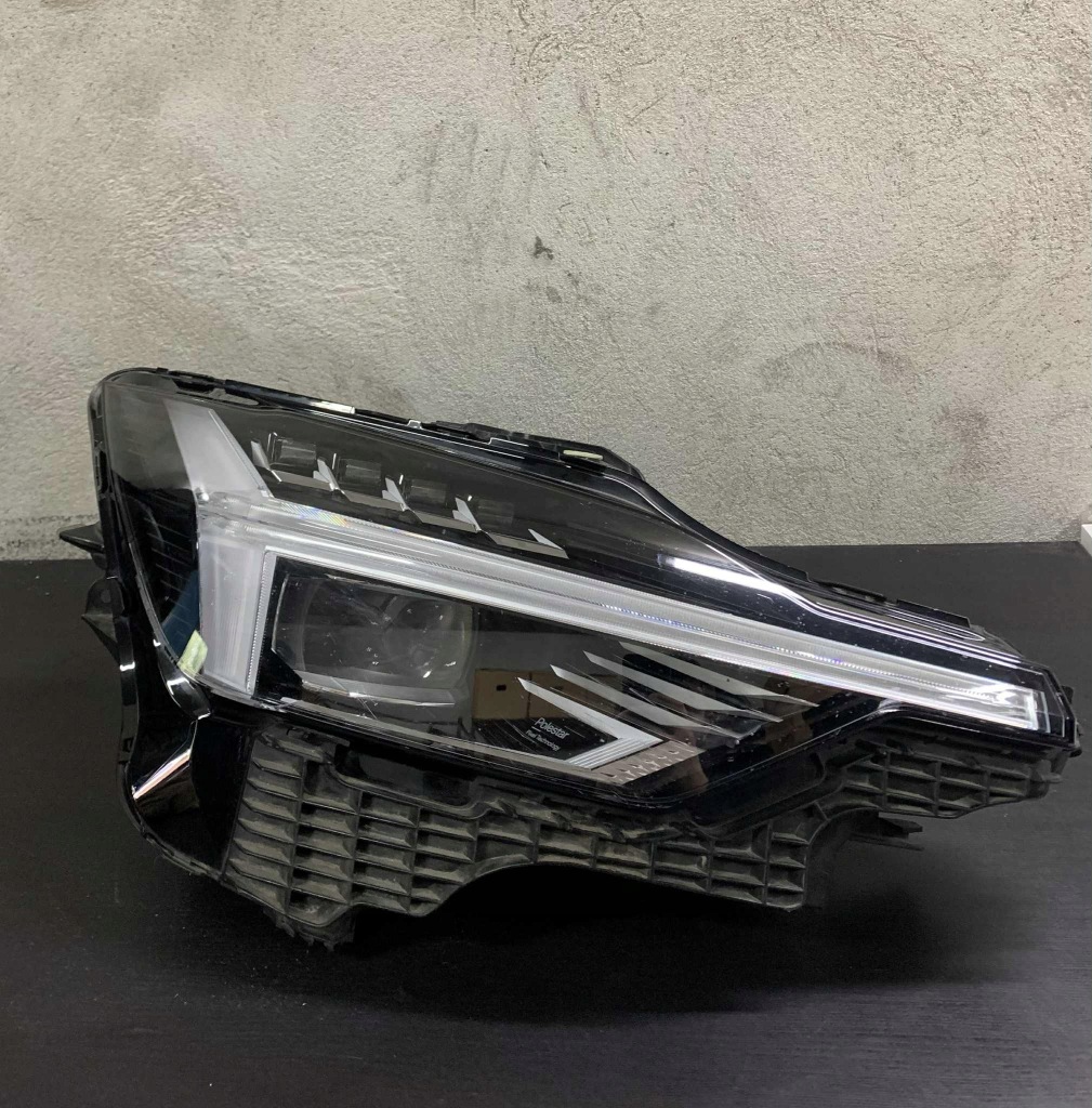 Polestar 2 лампа права pixel led 31698071 t141000021114 Недорого