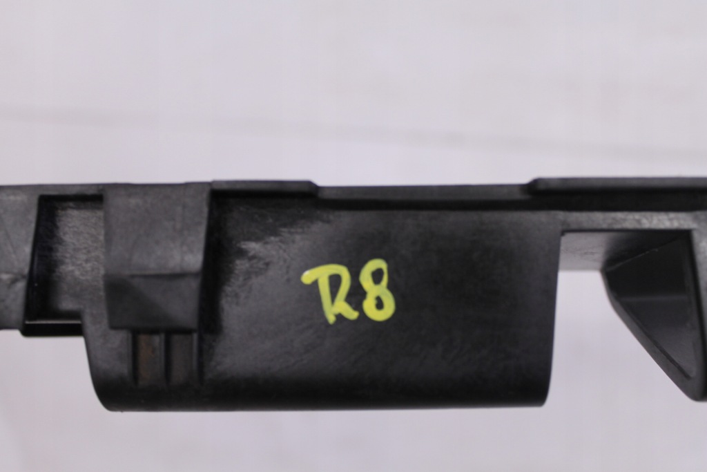 фото №4, Audi r8 420 направляющая кронштейн порог левый 420853923