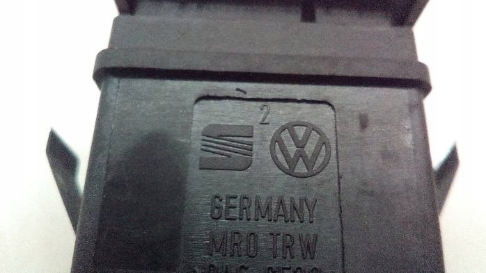 фото №7, Выключатель света аварийных vw polo 9n 6q0953235a