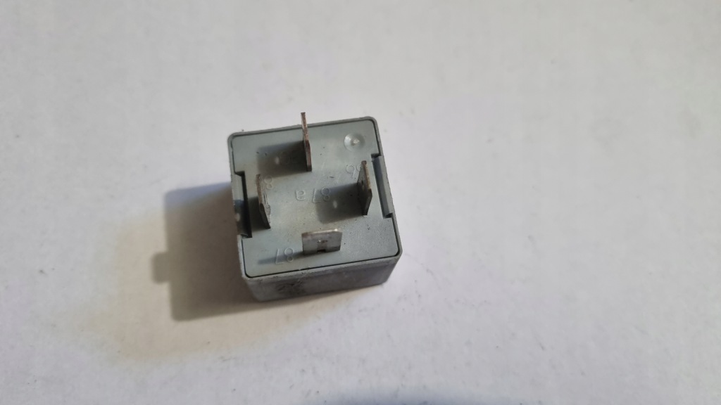 Реле 53 skoda superb i 141951253b Недорого