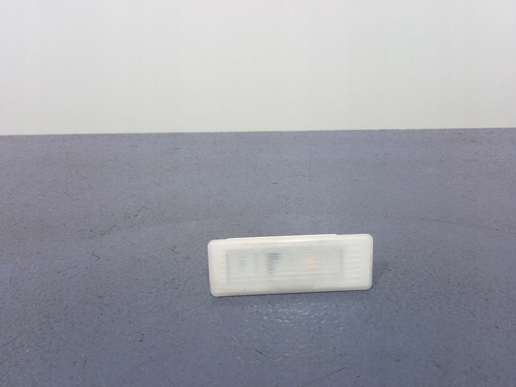 фото №1, Bmw 7 g11 g12 лампа салону 6820668