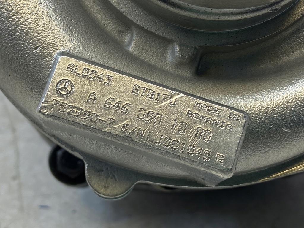 Mercedes турбонагнітач турбіна turbo a6460901080 з привод Недорого