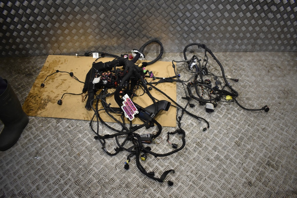 фото №1, Электропроводка передняя лампа matrix правая левая audi rs6 rs7 c7 1