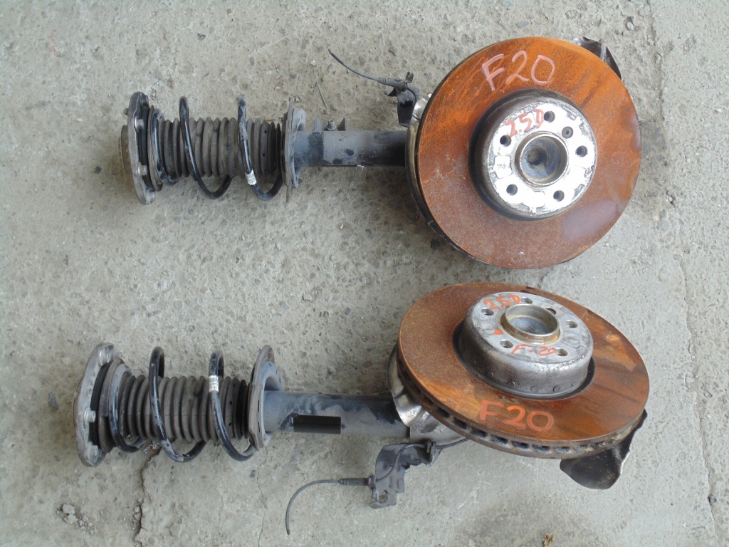 фото №1, Поворотний кулак передня права ліва bmw 1 f20 2.5d 18r.