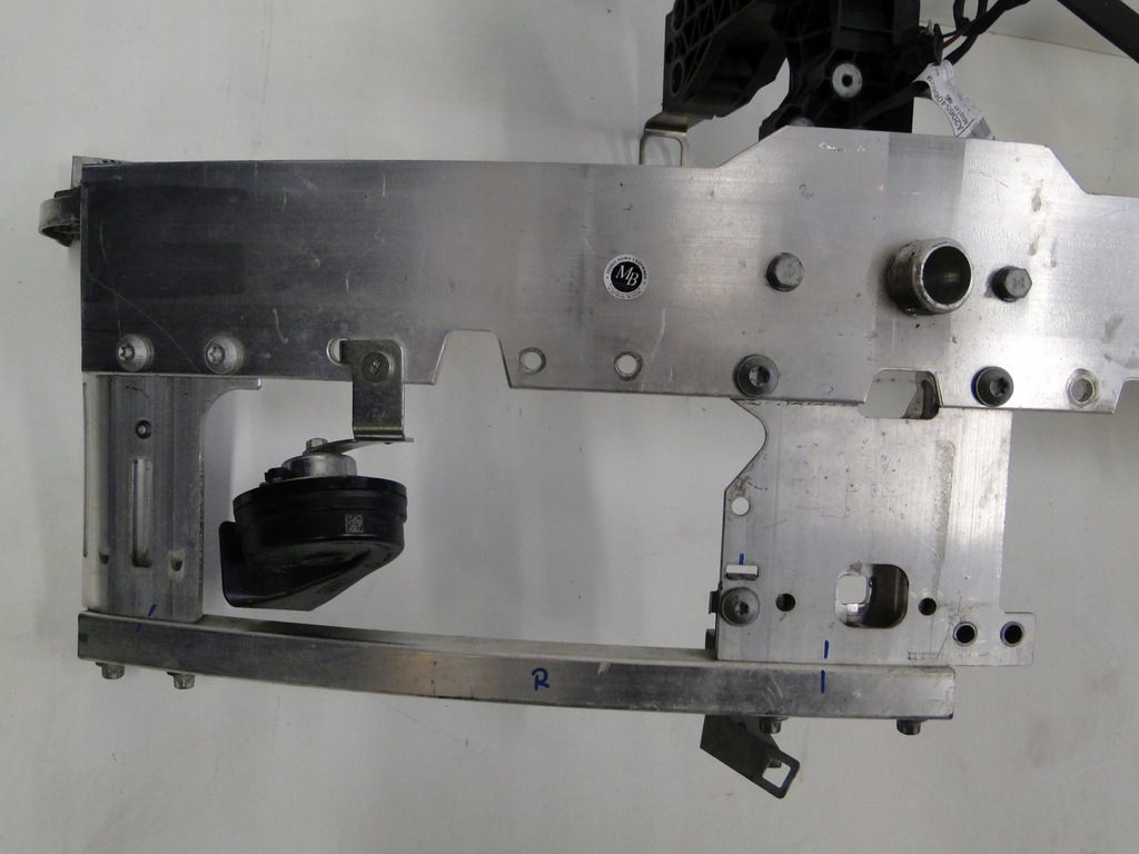 фото №12, Mercedes pas передний усилитель балка c klasa w206 s206 206 amg avantgarde