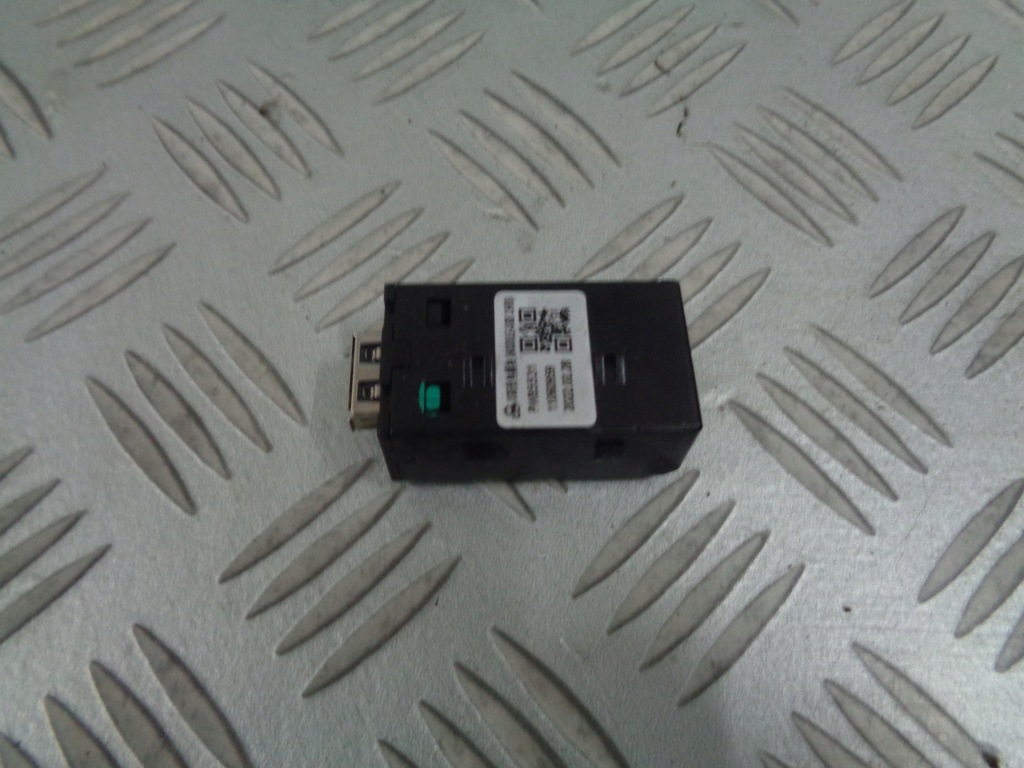 фото №1, Mg zs ev 2022 разъём usb