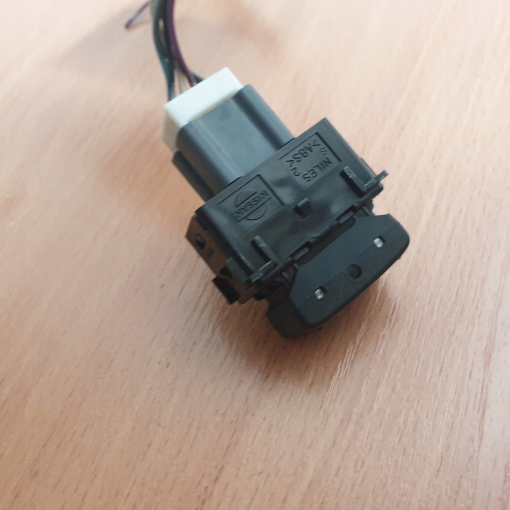 фото №10, Кнопка переключатель блокировка сидений navara d40 08r