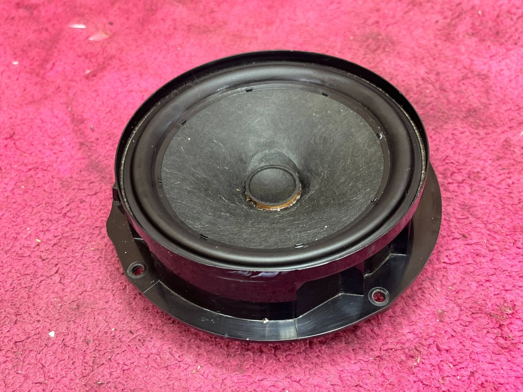 Купити Volkswagen оригінальний номер 2ga035710