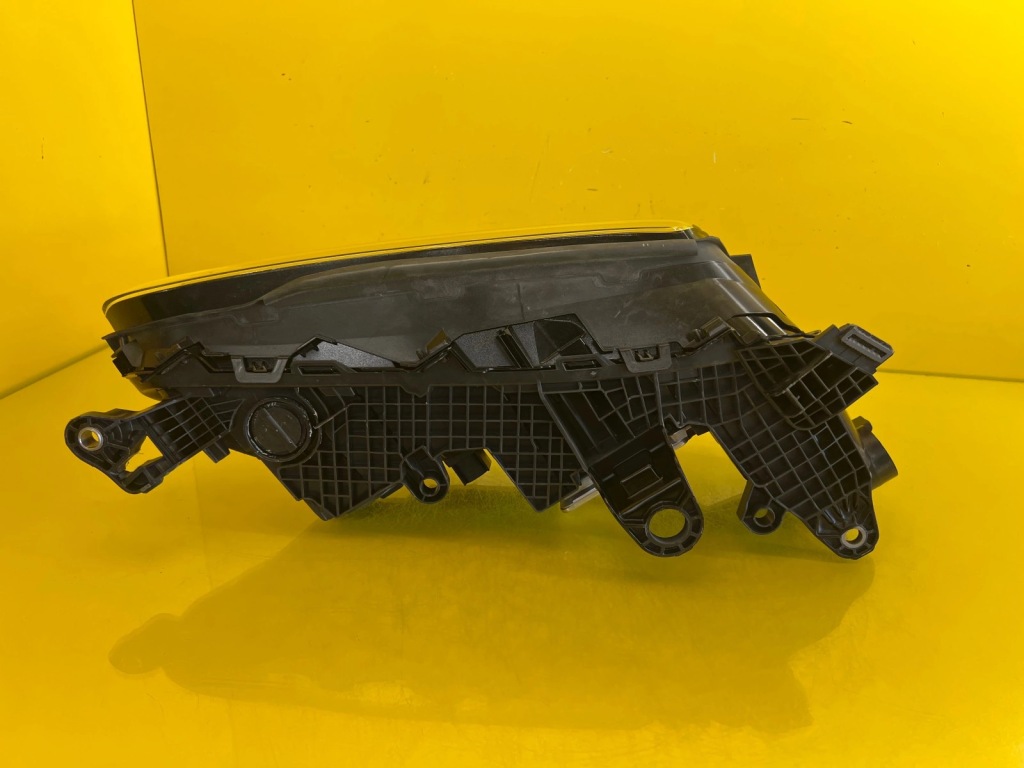 Фара ліва правий porsche macan 2 24- basis led 95c941005g 95c941006g Ціна