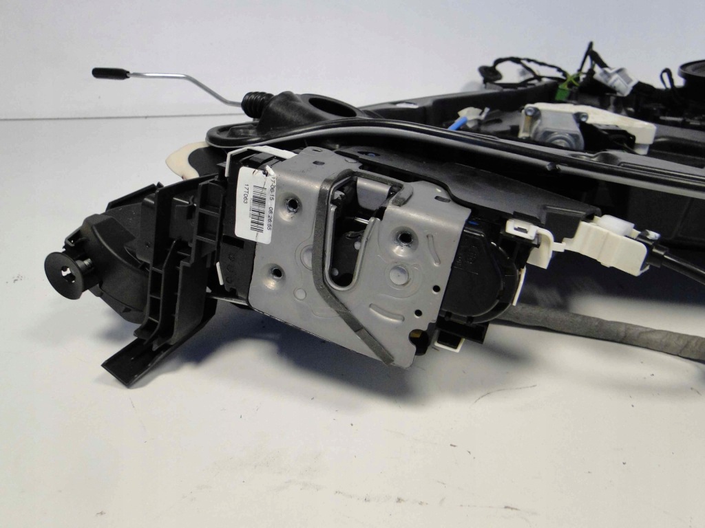 фото №8, Mercedes cla 117 вкладиш двері ліва передні замок