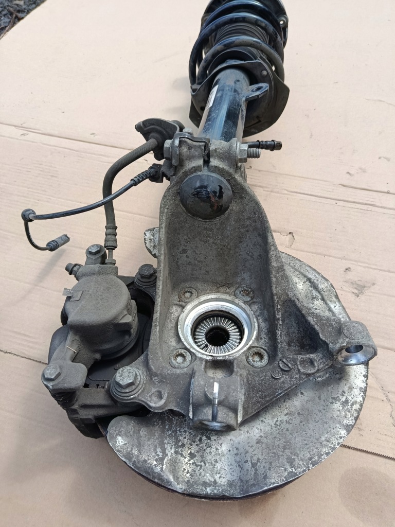 Поворотний кулак ступиця права перед підвіска амортизатор амортизаторна стійка bmw x1 f48 в Україні