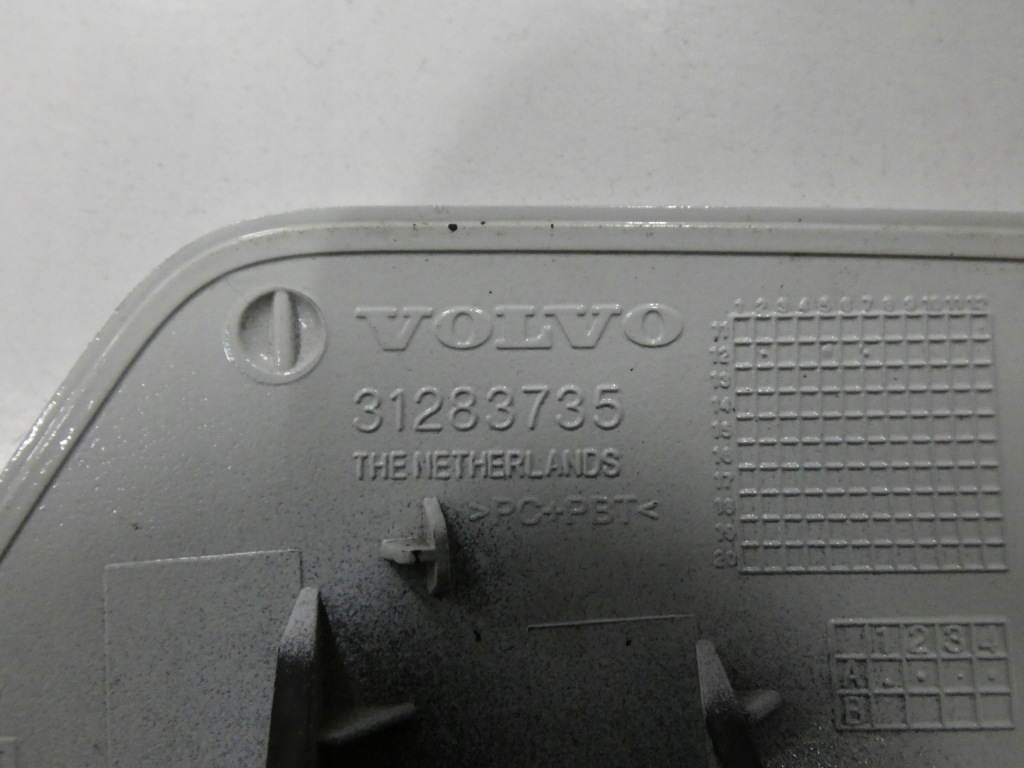 фото №9, Заглушка бампера передний, защита распылителя volvo v-40 ii