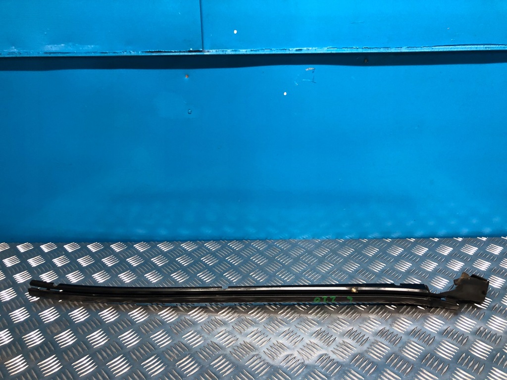 фото №1, Mercedes w220 молдинг левая стекло лобовое