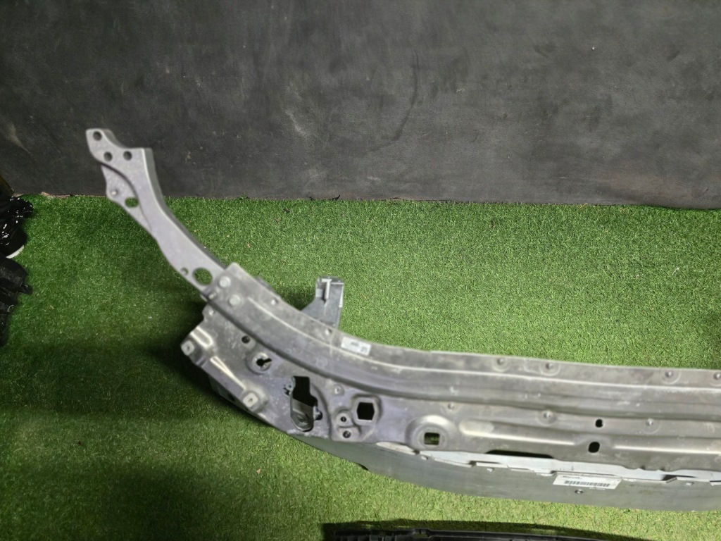 Ремінь балка перед mercedes e-klasa w213 6.3 amg Зі Шроту