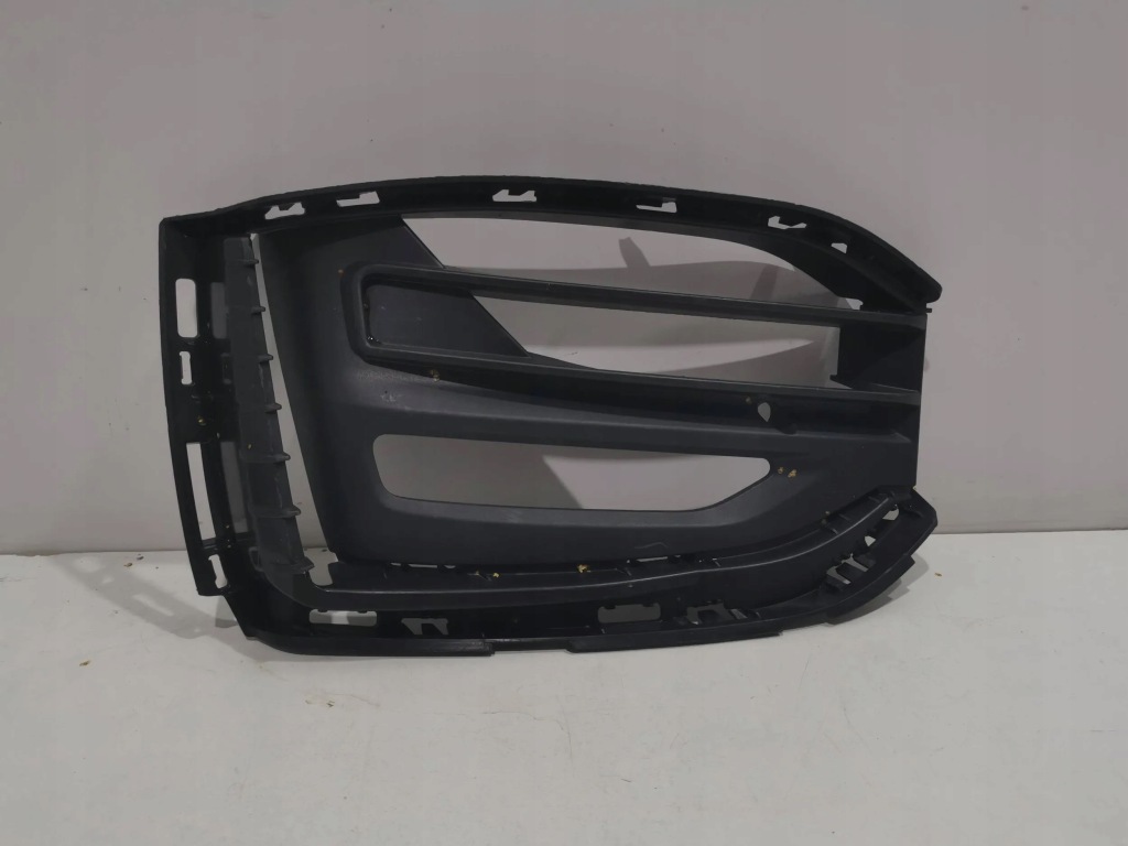 фото №1, Bmw 1 f40 решётка левая заглушка перед идеальное состояние!!