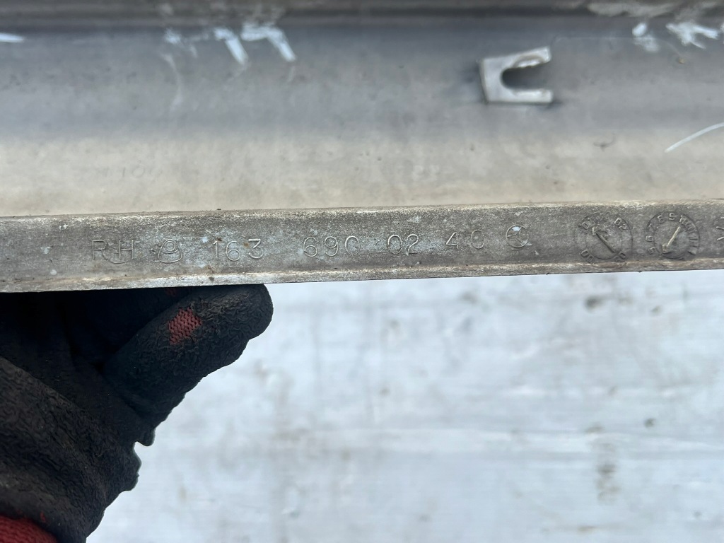 Молдинг накладка поріг права mercedes ml w163 1636900240 Ціна