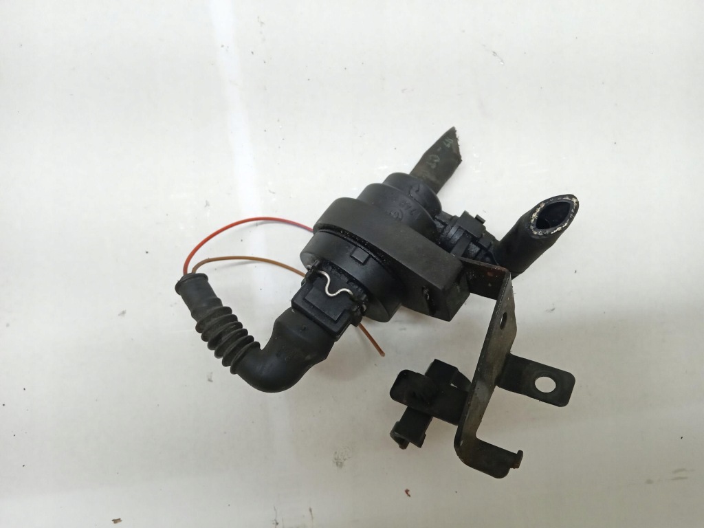 Купити Клапан вентиляції бака bmw 5 e39 520 i