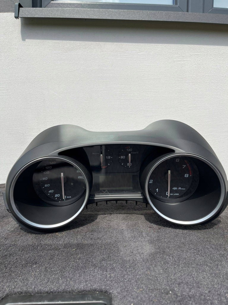 фото №1, Лічильник середина alfa romeo giulietta 52097901