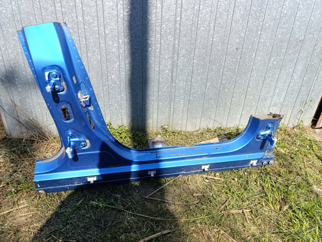 Купить Mercedes w156 gla правый  порог